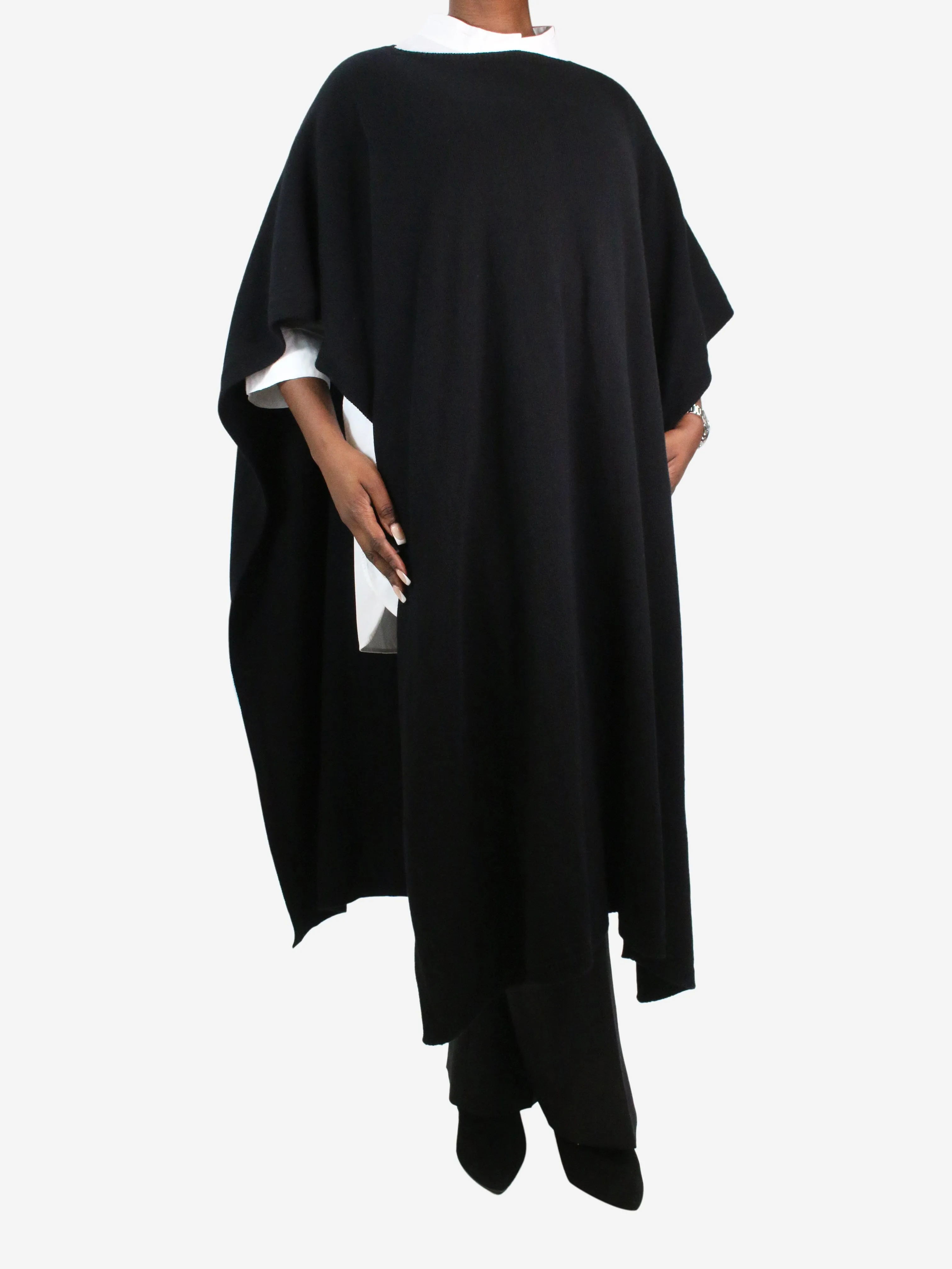 Black knit cape - One Size