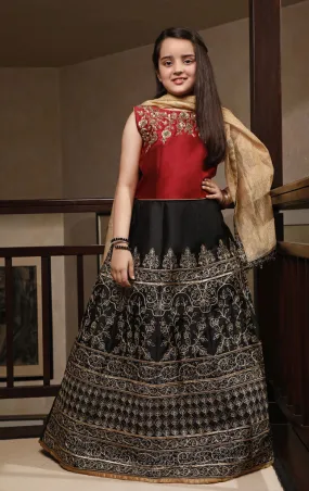 Fully Aari Embroidered Taffeta Lehenga Choli | WC1920 | L3018